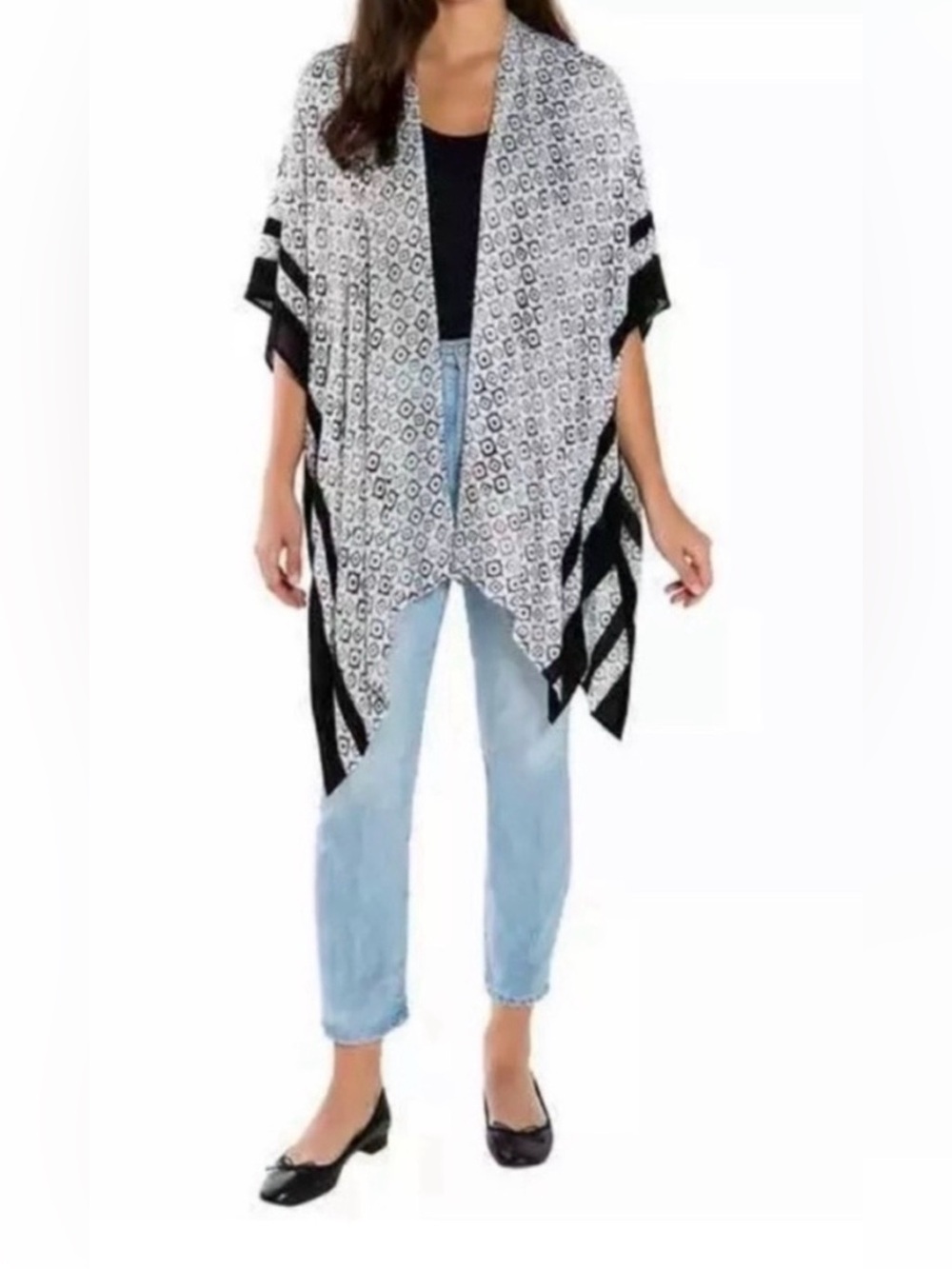NWOT - Kimono White and Black Floral Short-Sleeve